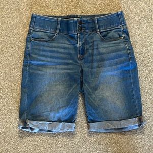 Kohl’s Apt 9 women’s Jean Bermuda Cuffed Shorts size 12